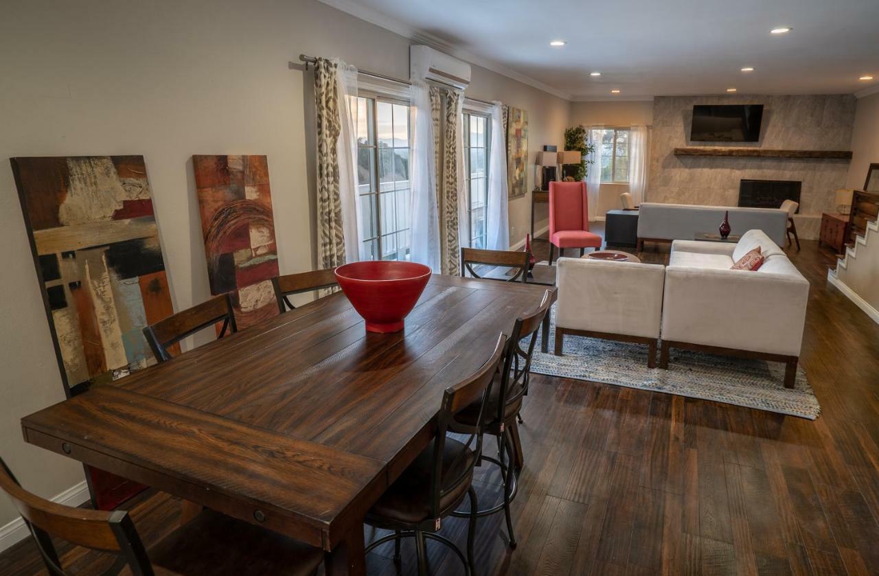 Stylish Hollywood Hills With Million Dollar Views Waiting For You! Holiday home *
