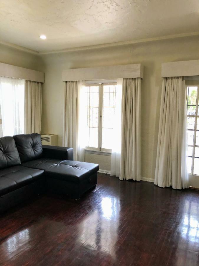 Apartment Luxury Furnished Apartment- Beverly Hills Adjacent, Lic 02984