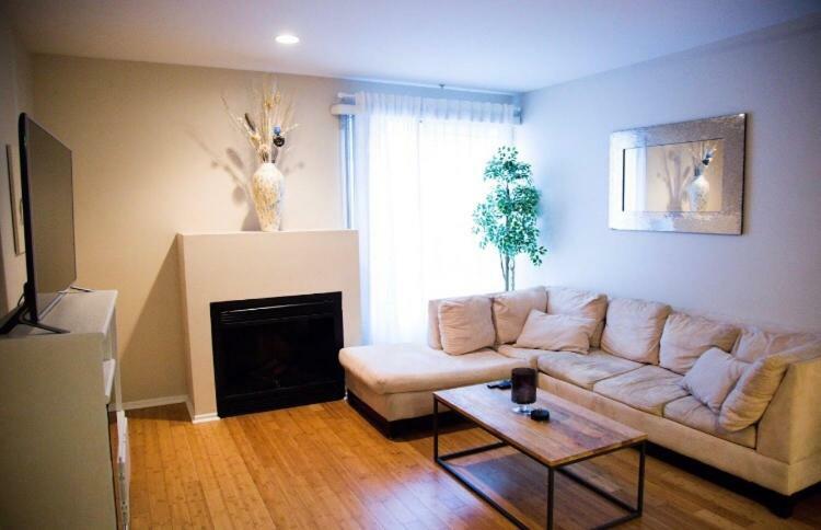 Spacious Hollywood 2br Near Dolby Theater Los Angeles