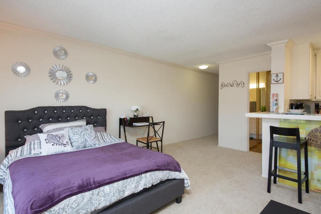 Lovely With Balcony, By The Venice Beach Los Angeles