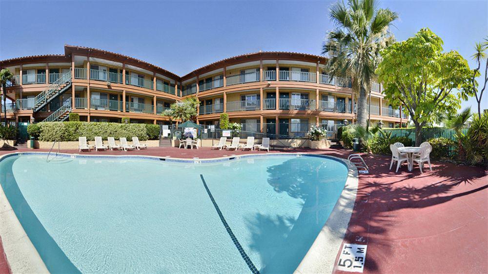 Hotel 818 + Pool, Ascend Collection By Choice 3*