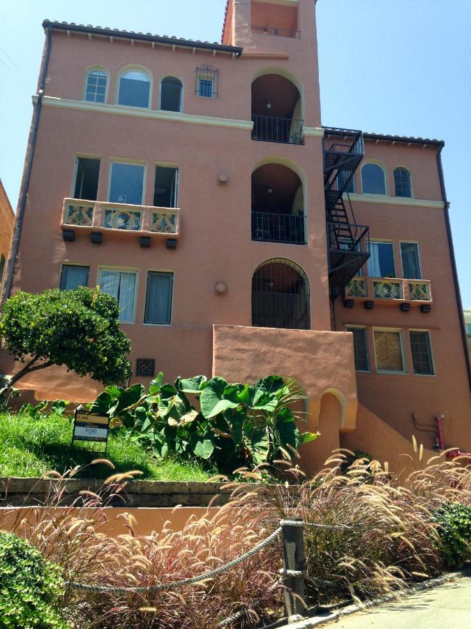 The Riviera Apartment *