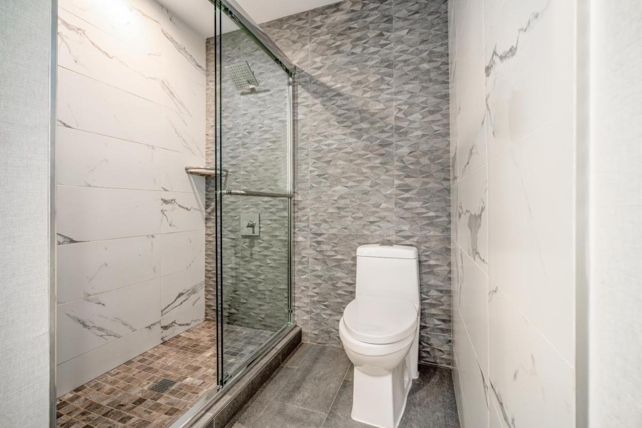 818 + Pool, Ascend Collection By Choice Los Angeles